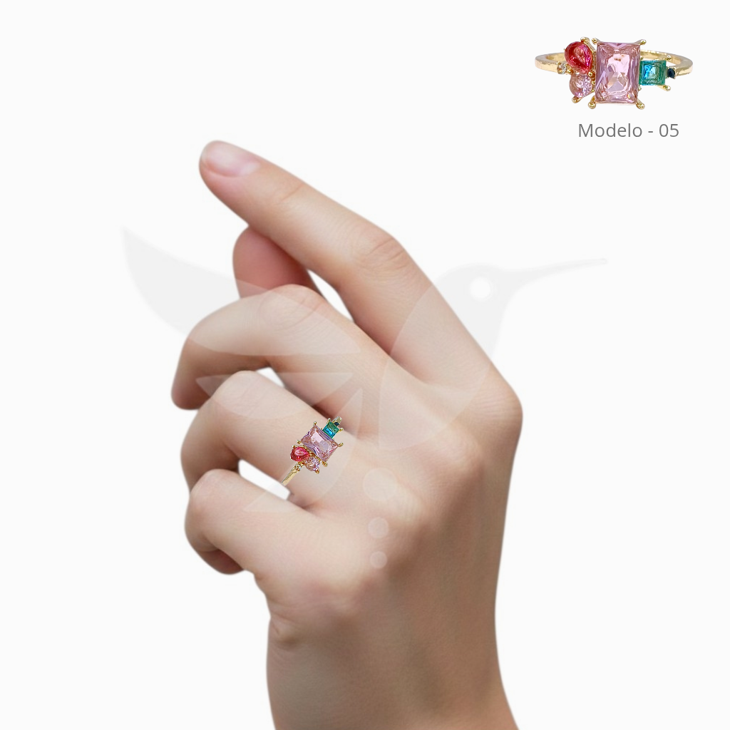 Anillo Dorado con Cristales Multicolor