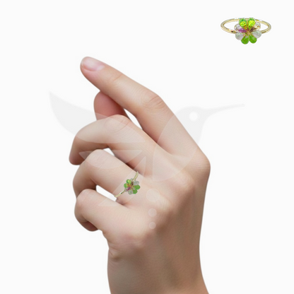 Anillo Dorado Flor de Cristal