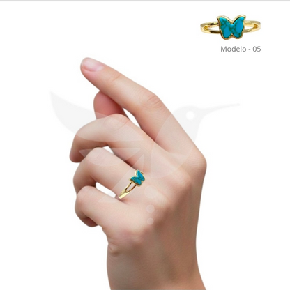 Anillo dorado con tonos turquesa
